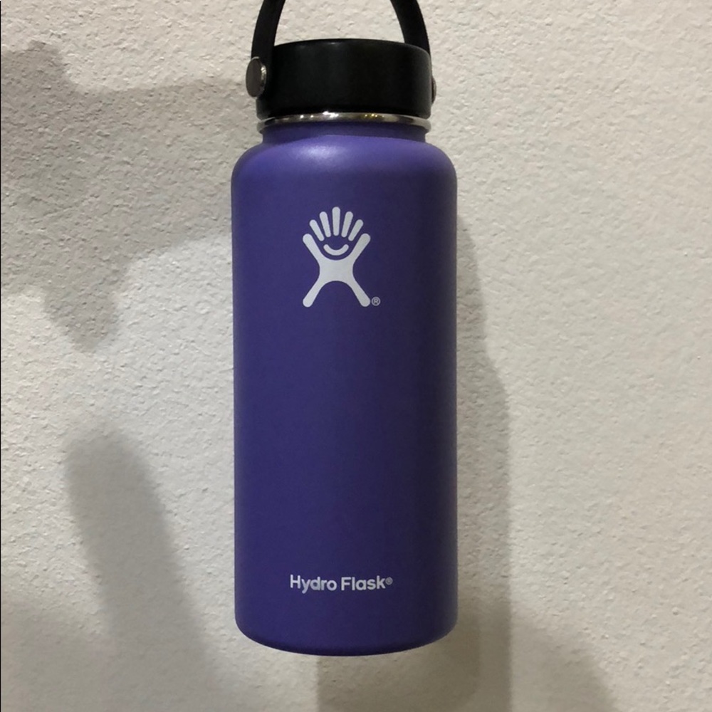 Barely used purple hydroflask (32 oz.)